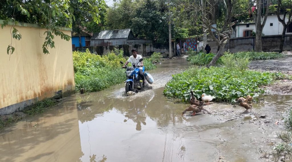 নবীনগরে ডুবন্ত রাস্তা যেন মরণ ফাঁদ